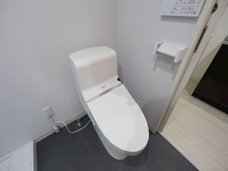 トイレ　温水洗浄暖房便座付トイレ
