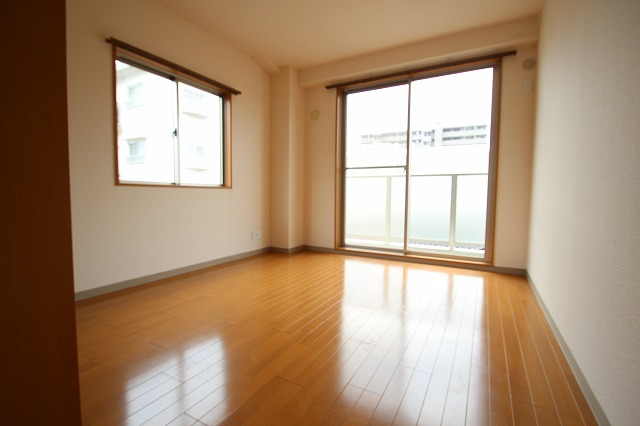 居室・リビング　同物件別号室の写真です。