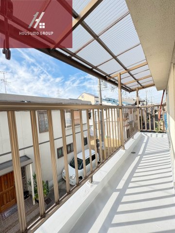 バルコニー　外からの目が気にならないバルコニーで洗濯物が干せます