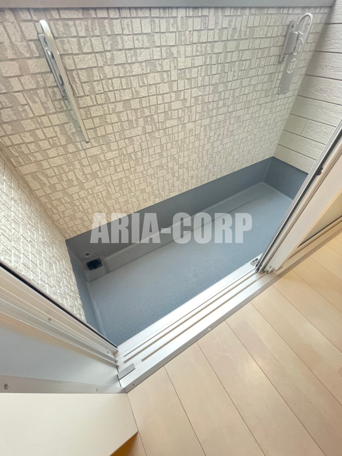 バルコニー　バルコニー、室内物干し機、浴室の3か所で洗濯干しが可能です♪