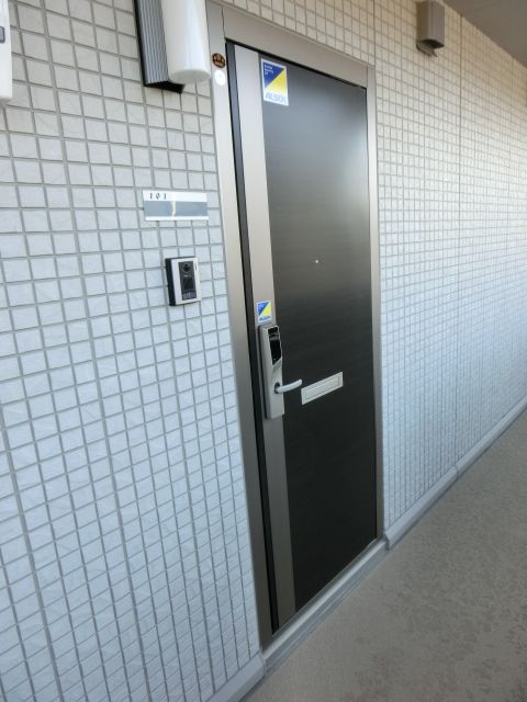 セキュリティ　インターフォン付きの入口