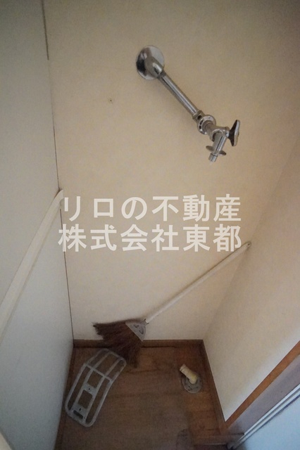 その他　洗濯機置き場は室内にあるので雨に濡れる心配はありません。