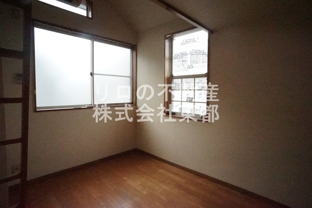 居室・リビング　２面採光なので、明るく風通しのよいお部屋です♪