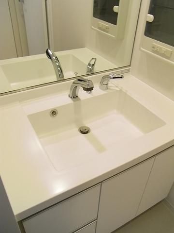 洗面設備　大型の独立洗面化粧台