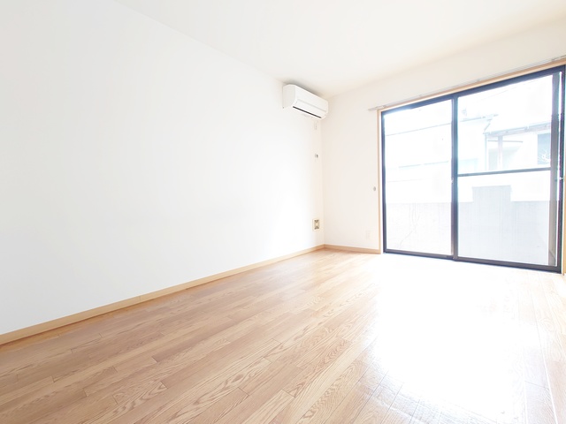 居室・リビング　明るいお部屋です☆