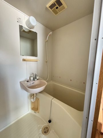 バス・シャワールーム　同物件、別号室の参考写真です。