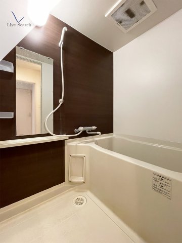 バス・シャワールーム　落ち着いた空間のお風呂です