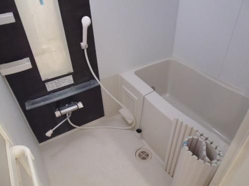 バス・シャワールーム　★追い焚き、浴室乾燥機付の便利なバスルームです★