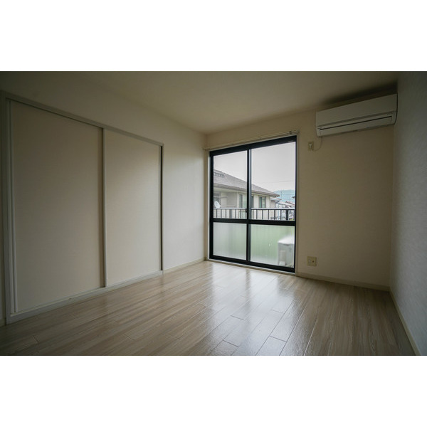 居室・リビング　同じ建物の別の部屋