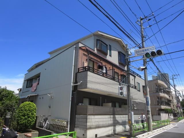 建物外観　★青空に映えるきれいな外観です・駅まで徒歩圏内です★