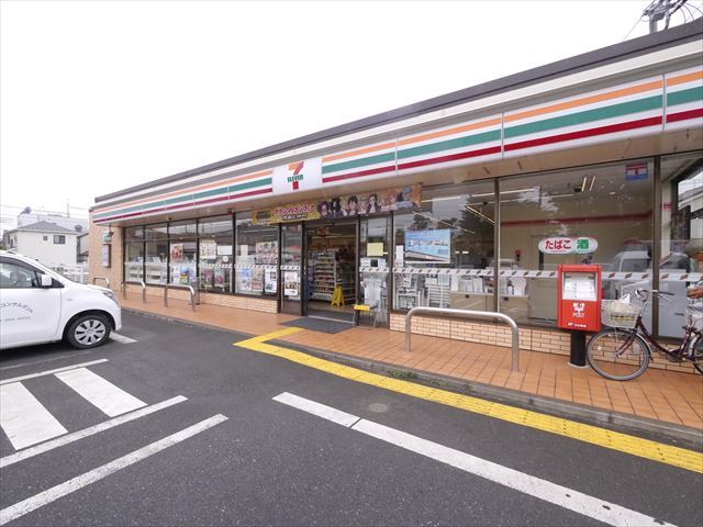 コンビニ　セブンイレブン三芳藤久保西店（コンビニ）まで300m