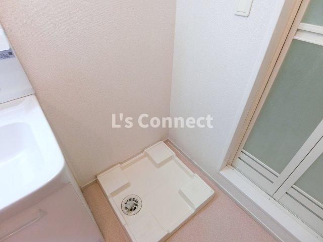 その他設備　室内洗濯機置き場には排水パン付き。