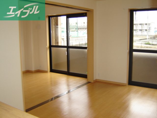 バルコニー　可動間仕切り（開）