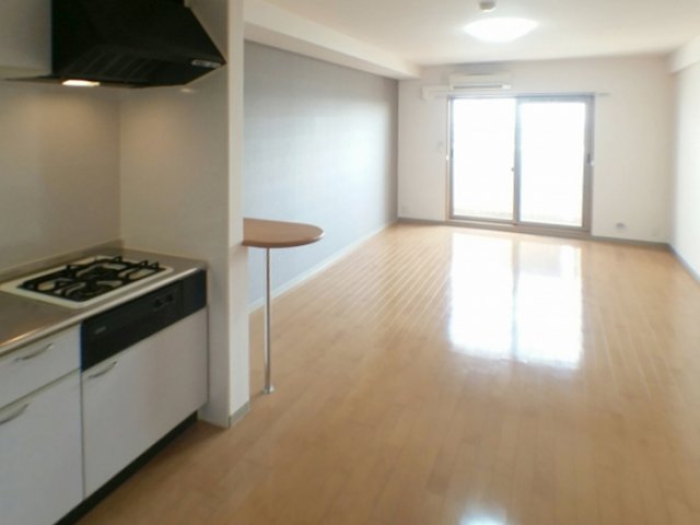 居室・リビング　収納ありの広々したお部屋です