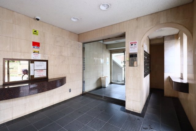 エントランス　清潔なエントランスです