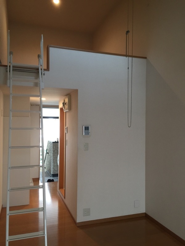 居室・リビング　ロフト付きのリビングです