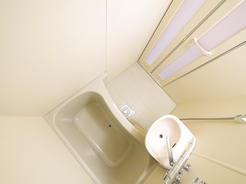 バス・シャワールーム　落ち着いた空間のお風呂です