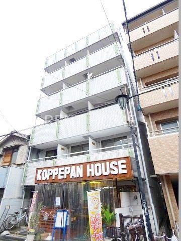 建物外観　鉄骨造６階建てです