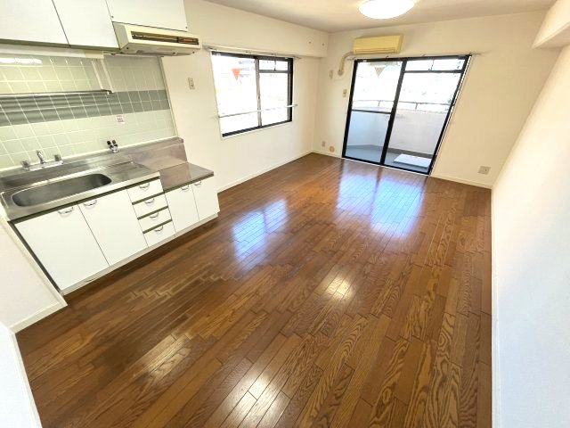 居室・リビング　イメージとして同建物他部屋を表示しています