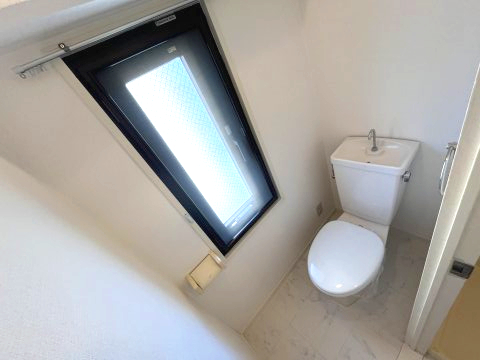 トイレ　イメージとして同建物他部屋を表示しています