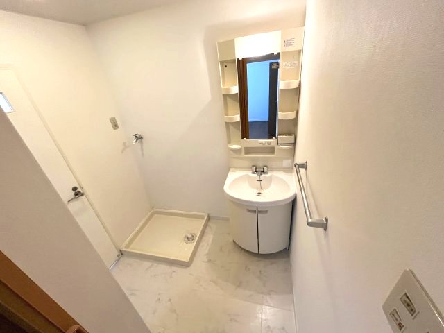 洗面設備　イメージとして同建物他部屋を表示しています