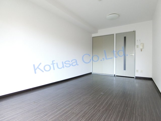 居室・リビング　室内