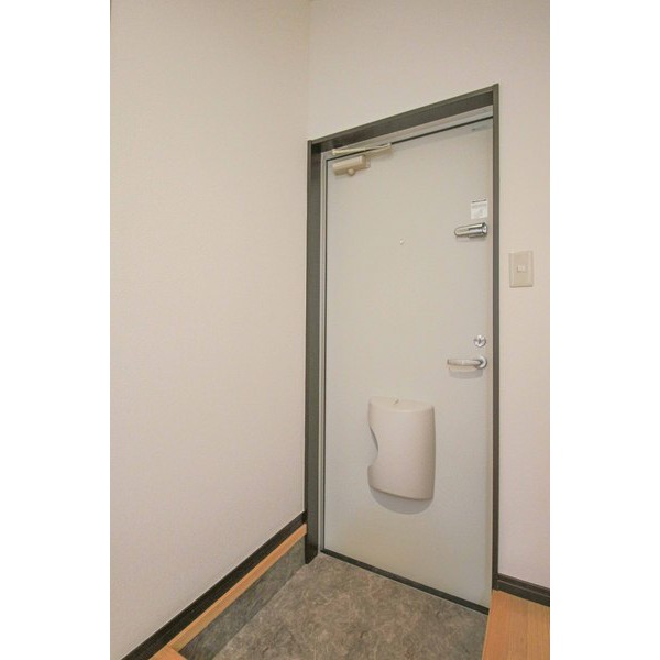 玄関　同じ建物の別なお部屋