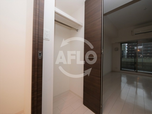 収納　ララプレイスOSAKA WEST PRIME　クローゼット