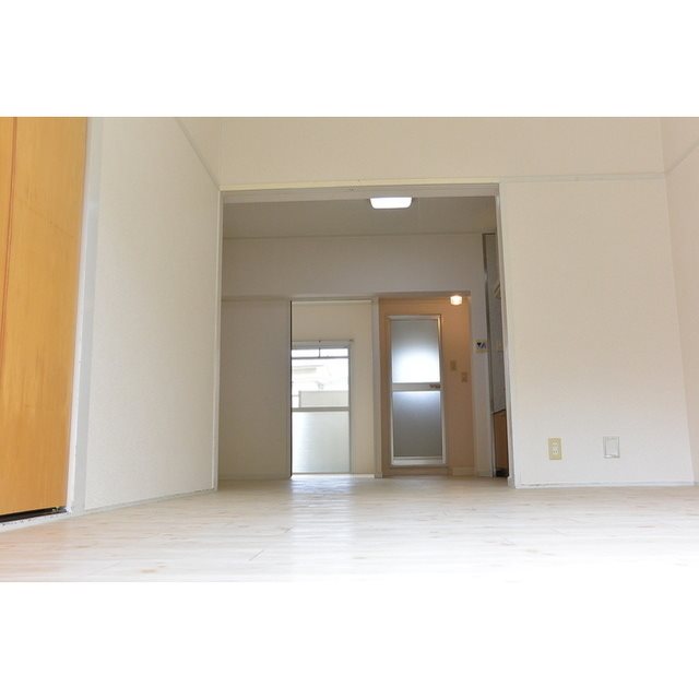 居室・リビング　リビング　※別号室参考写真