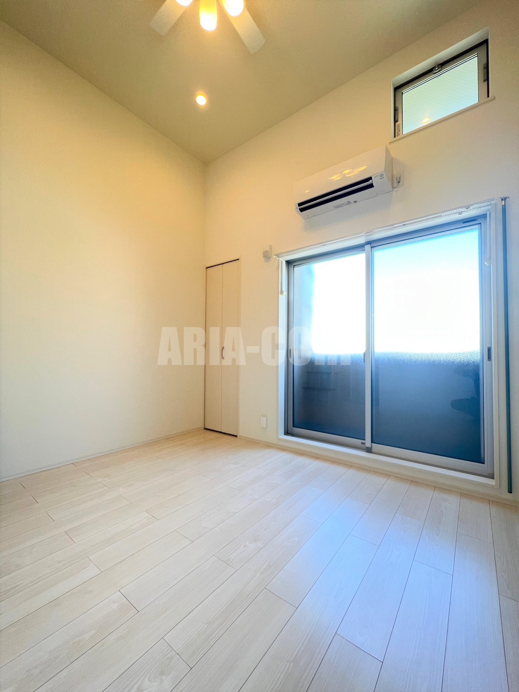 居室・リビング　天井高のある開放的な空間！お洒落な室内です！