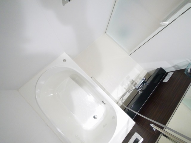 バス・シャワールーム　落ち着いた空間のお風呂です