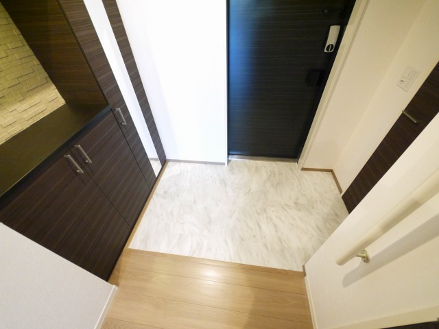 玄関　収納もある玄関です