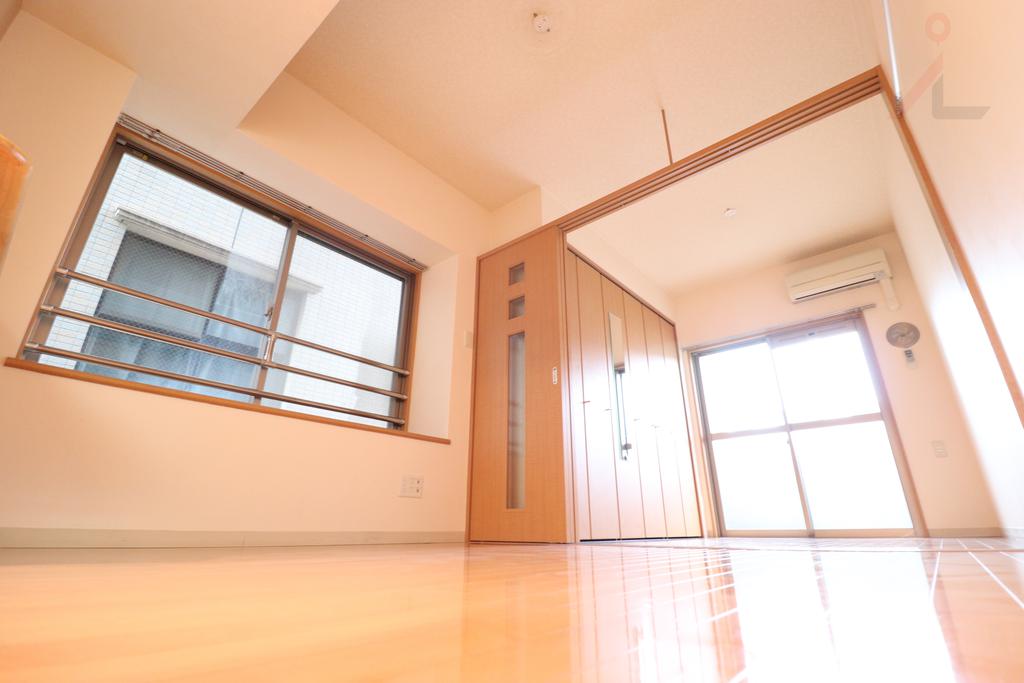 居室・リビング　写真は別号室です。現況優先になります。