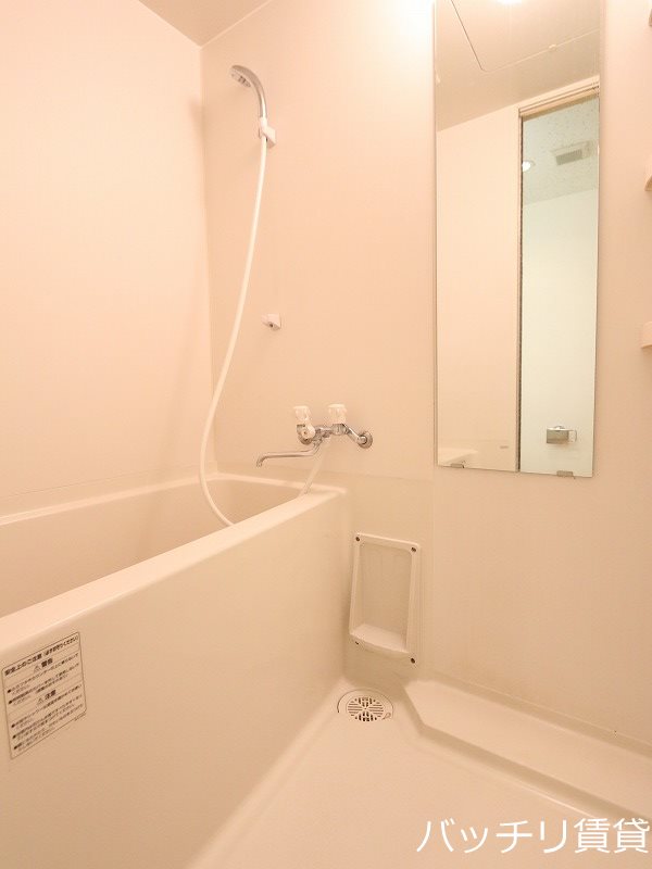 バス・シャワールーム　※同マンション別部屋写真のため、現状優先。