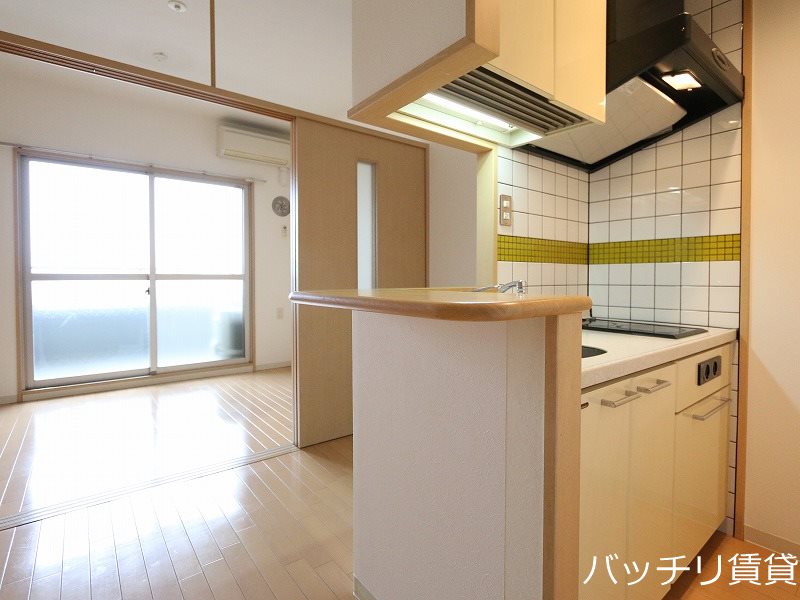 キッチン　※同マンション別部屋写真のため、現状優先。
