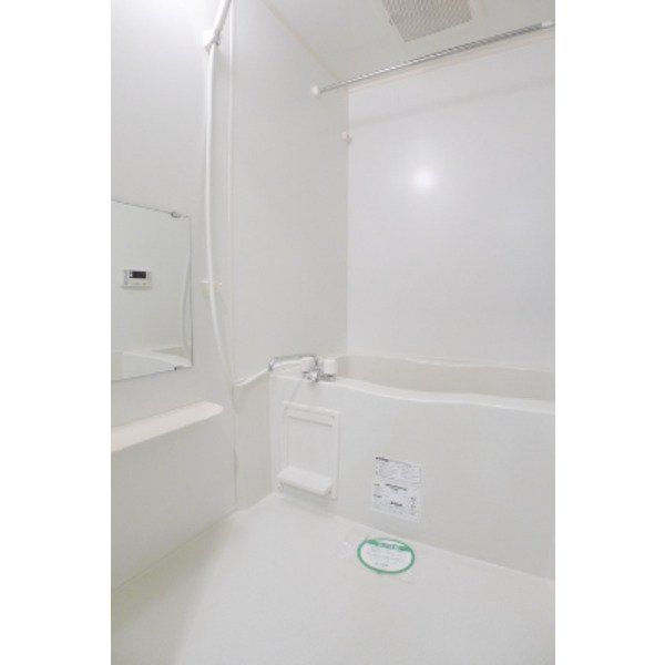 バス・シャワールーム　お風呂は追い焚き付きです