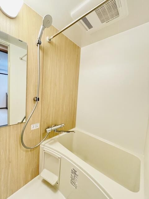バス・シャワールーム　花粉・梅雨の時期にオススメの浴室乾燥機付きバスルームです♪