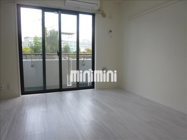 居室・リビング　日当たり良好なフローリングの洋室です