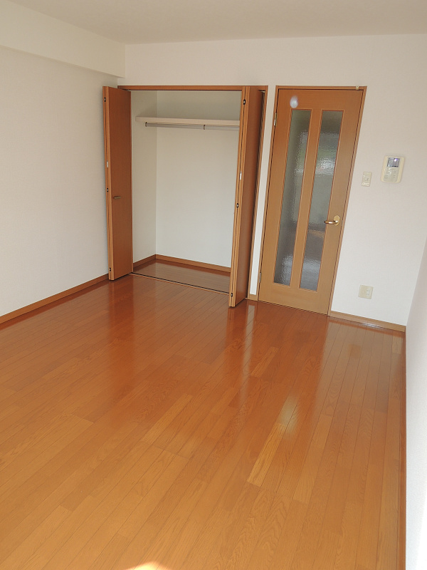 居室・リビング　反転