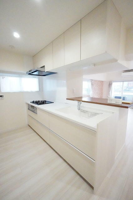 キッチン　カウンターキッチン、グリル付、３口ガスコンロ※前回募集時のお