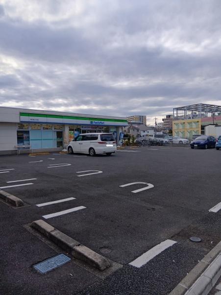 コンビニ　ファミリーマート南大泉３丁目店（コンビニ）まで450m
