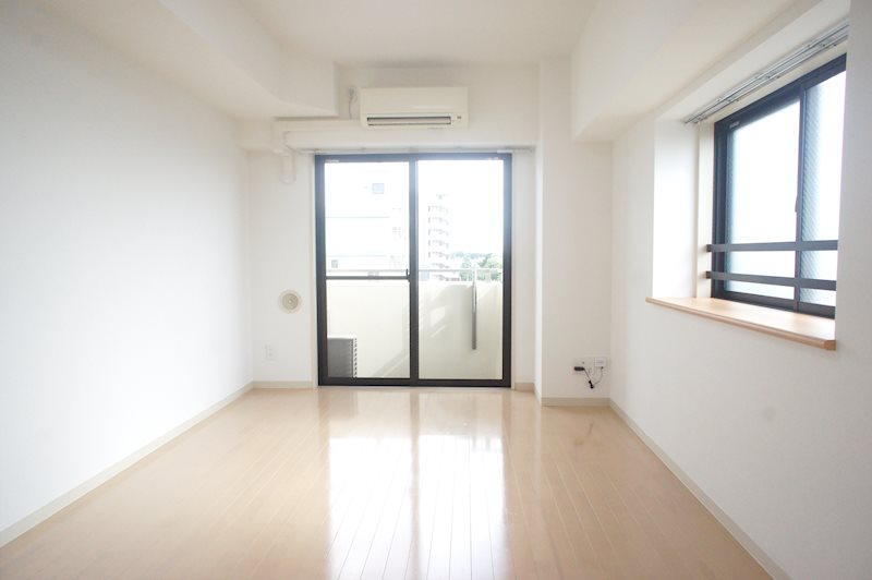 居室・リビング　同タイプの別部屋写真となります