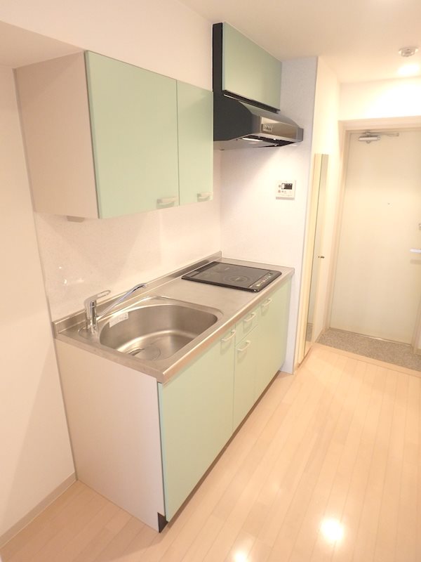 キッチン　同タイプの別部屋写真となります