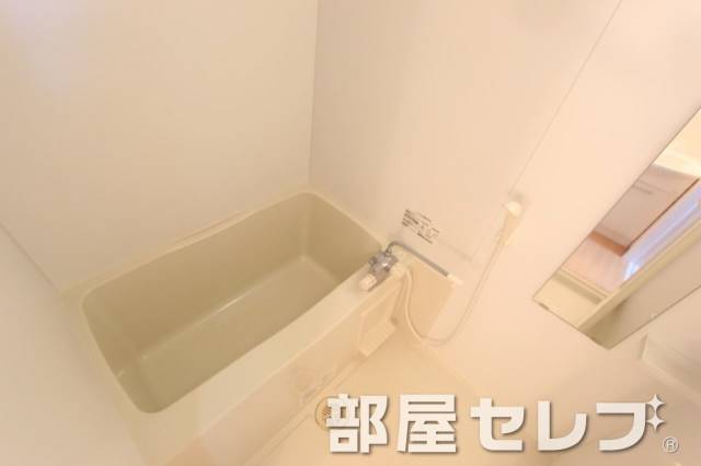 バス・シャワールーム　キレイで、広いお風呂です。