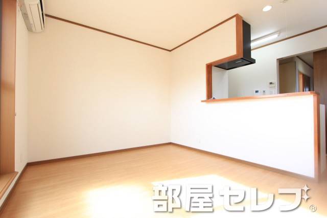 居室・リビング　広々としたリビングで生活しやすいですね。