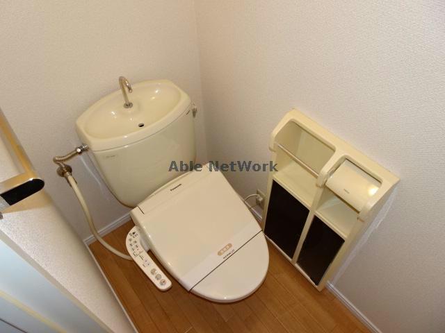 トイレ　温水洗浄便座