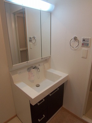 洗面設備　使いやすい洗面所です