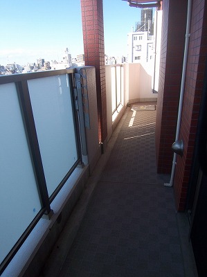 バルコニー　外からの目が気にならないバルコニーで洗濯物が干せます