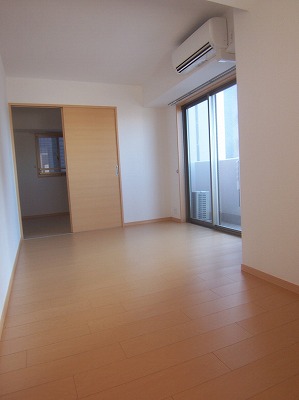 居室・リビング　こちらの居間で趣味の時間をお楽しみください