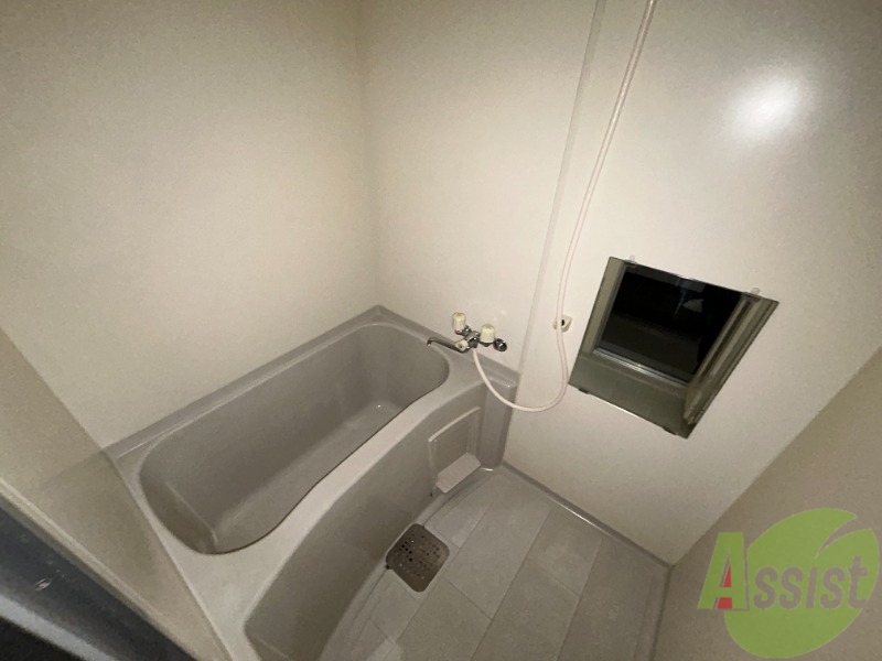 バス・シャワールーム　落ち着いたデザインの浴室。ゆったりできそうです。